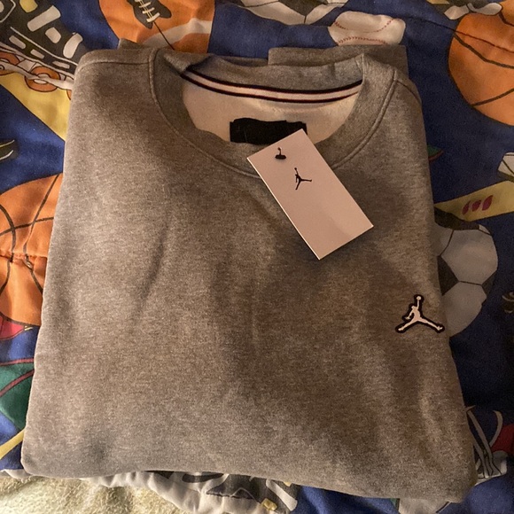 NWT Jordan Essentials Fleece Crewneck Sweatshirt Medium Gray - Picture 7 of 7